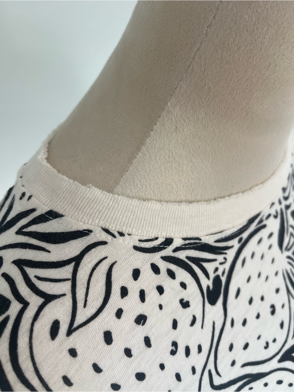 Maeve Black and White strawberry Patterned Women's Top size M . - Picture 4 of 6